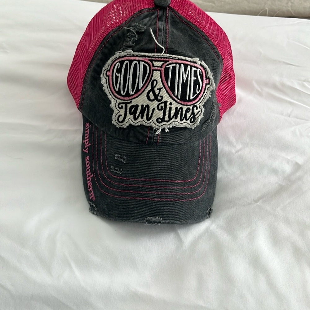 Simply Southern “Good Times & Tan Lines” Trucker Hat – Hot Pink & Black